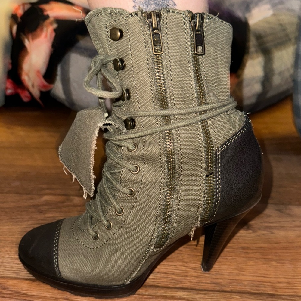Steve Madden combat boot heels. Size 8